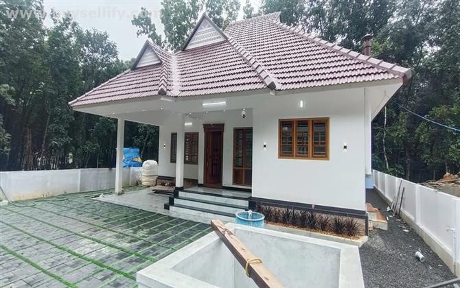 3BHK 1700 Sqft House on 9.5 Cent for Sale – Loan Available