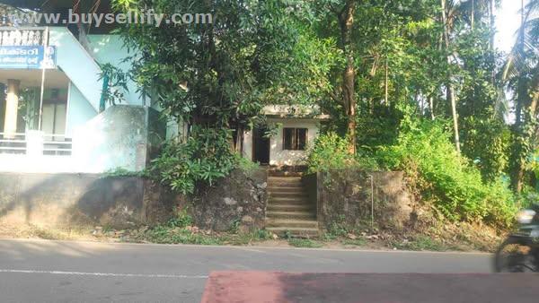 5.43 Cent Road-Facing Plot with Free House – Urakam, Thrissur