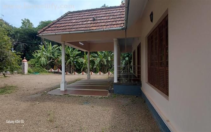Majestic 3BHK Single Storey Home for Sale in Puthuppally