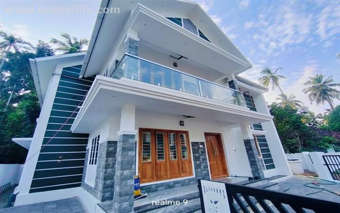 New Posh 4BHK House for Sale in Nadathara, Thrissur