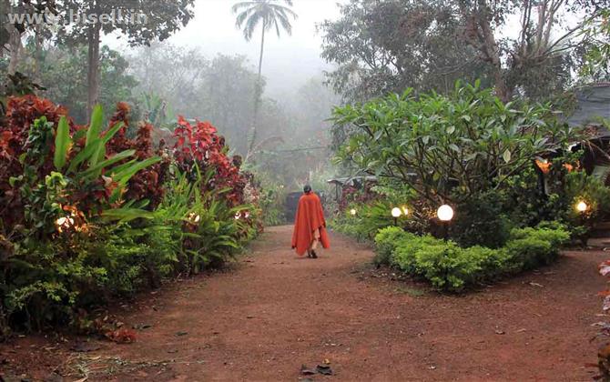 Popular yoga retreat in india